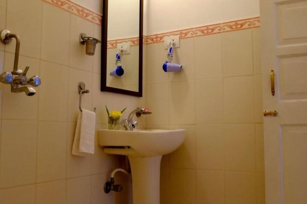 hibiscus guest house