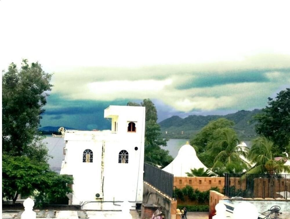 hibiscus guest house