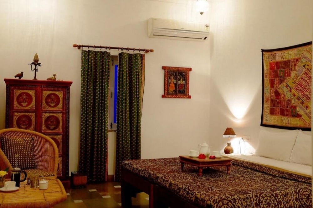 hibiscus guest house