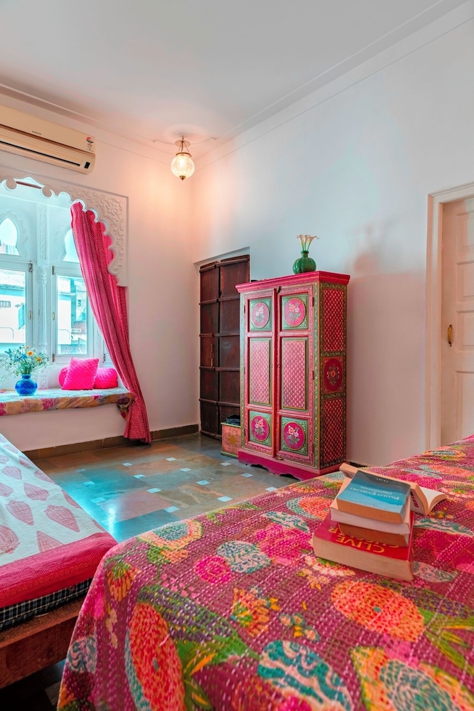 hibiscus guest house