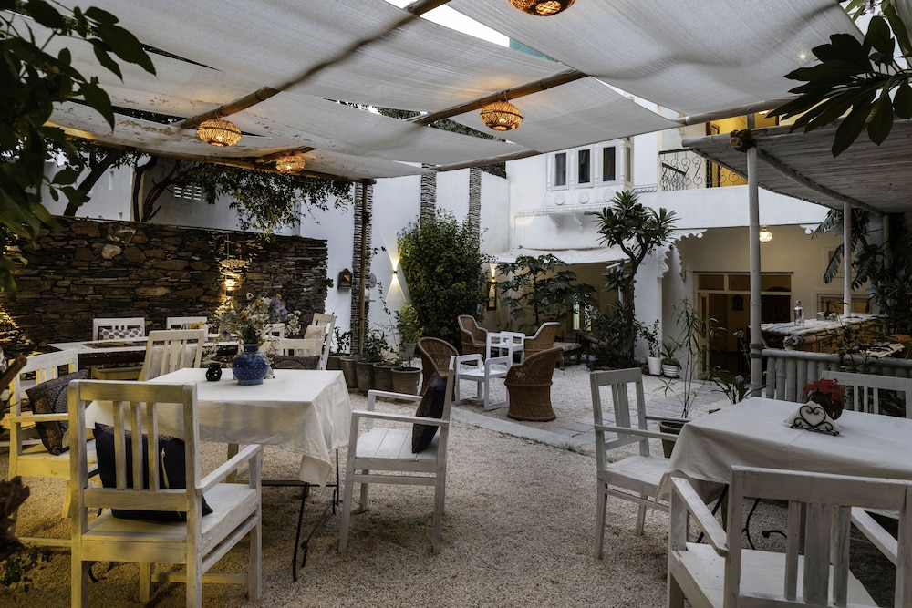 hibiscus guest house