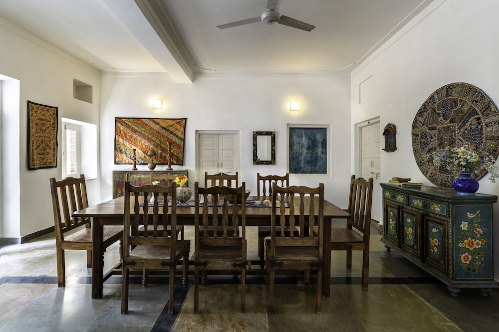 hibiscus guest house