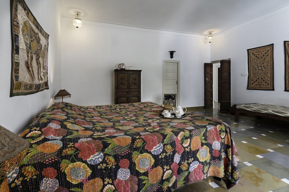 hibiscus guest house