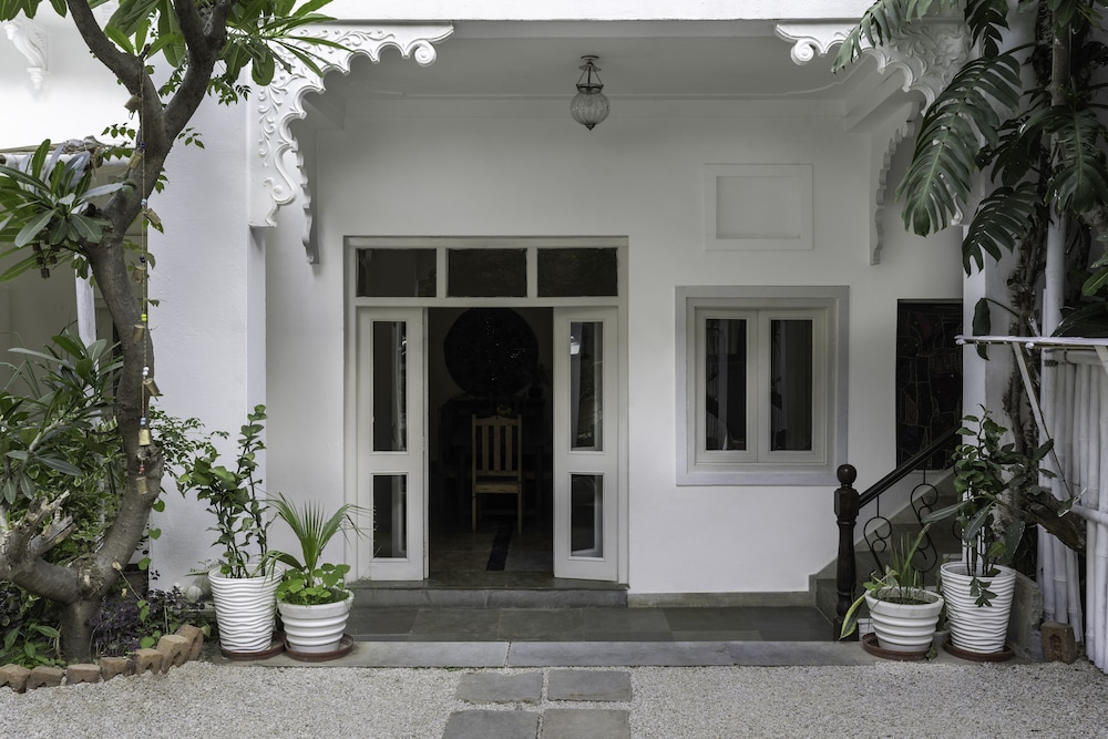 Hibiscus Guest House,Udaipur>>Eklingji,3 star