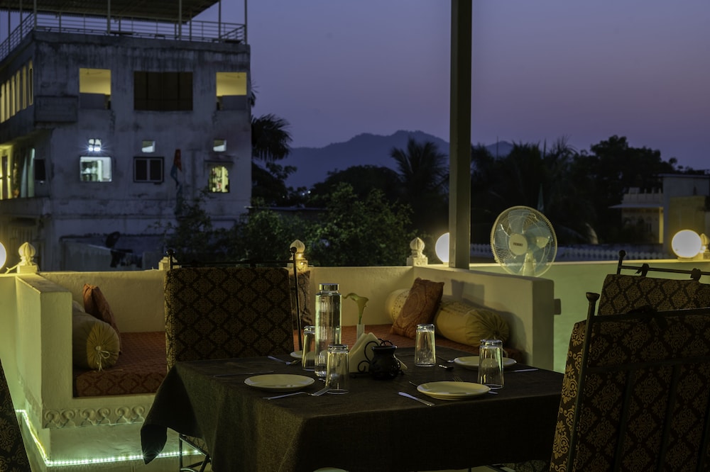 Hibiscus Guest House,Udaipur>>Eklingji,3 star
