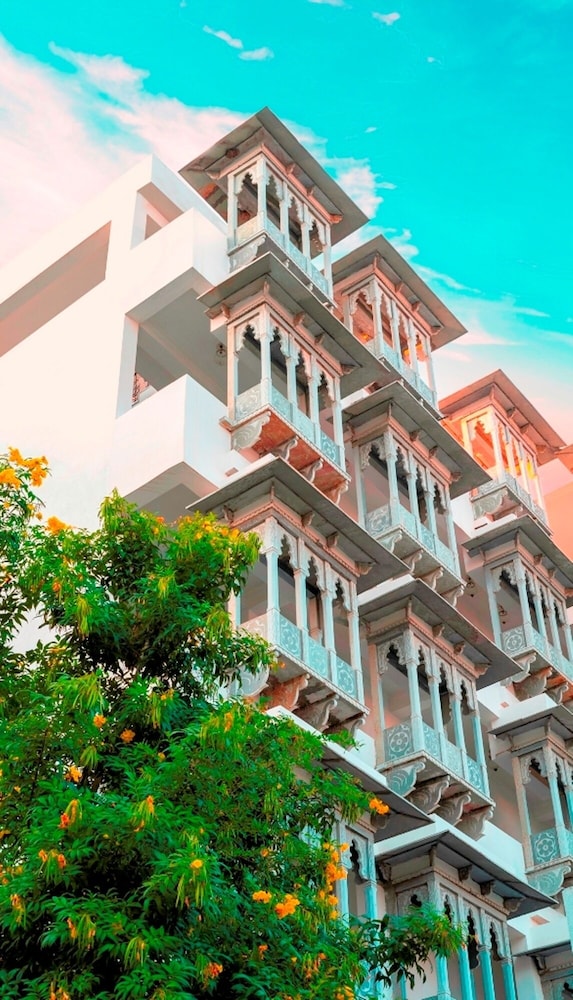 hibiscus guest house