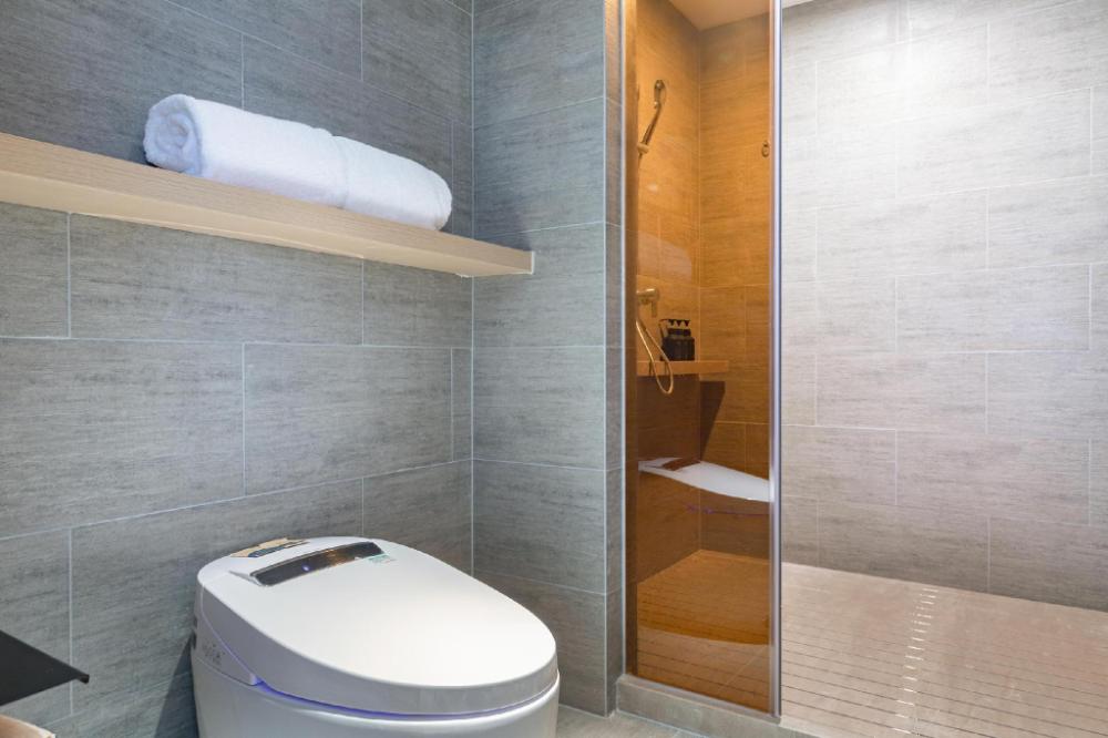 atour hotel wuhan chuhe hanjie hanxiu theater