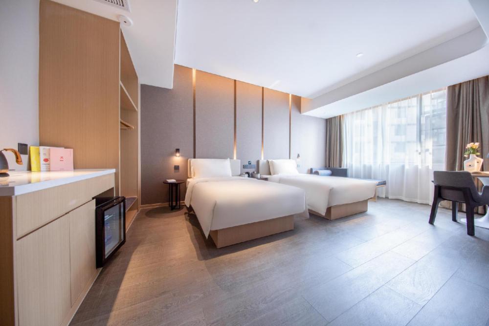 atour hotel wuhan chuhe hanjie hanxiu theater