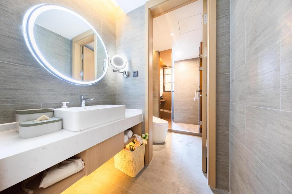 atour hotel wuhan chuhe hanjie hanxiu theater
