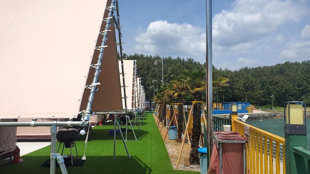 goseong bluebeach pensionandglamping