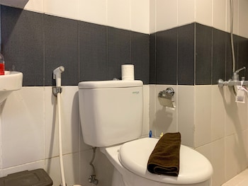 comfort and tidy 2br at cinere bellevue suites apartment