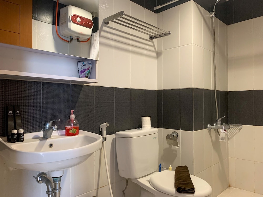 comfort and tidy 2br at cinere bellevue suites apartment