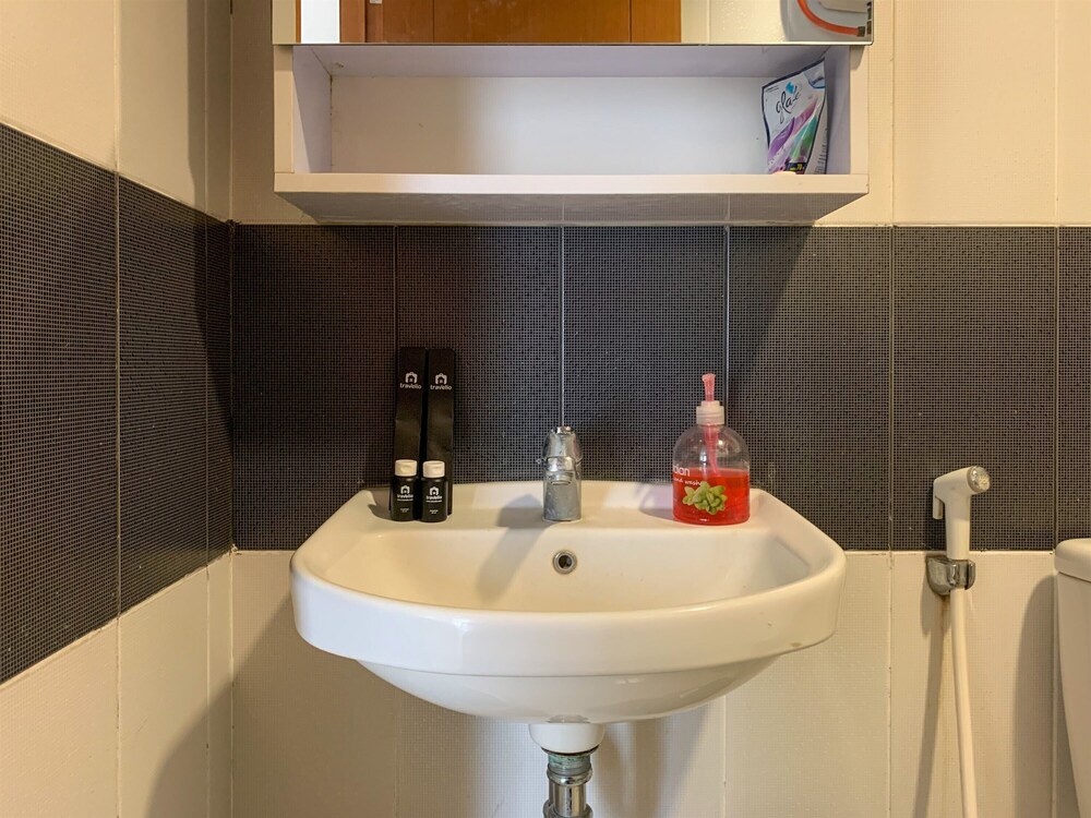 comfort and tidy 2br at cinere bellevue suites apartment
