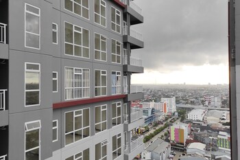 simply homey studio at vida view apartment