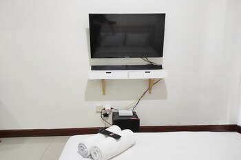 simply homey studio at vida view apartment