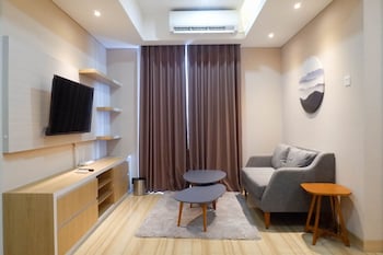3br luxurious and elegant apartment at grand sungkono lagoon