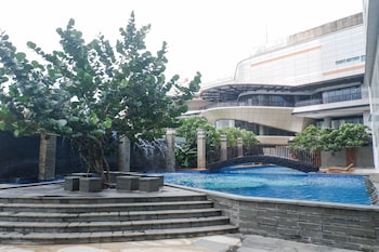 3br luxurious and elegant apartment at grand sungkono lagoon