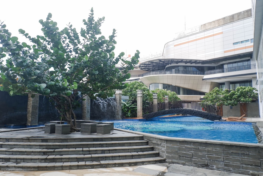 3br luxurious and elegant apartment at grand sungkono lagoon
