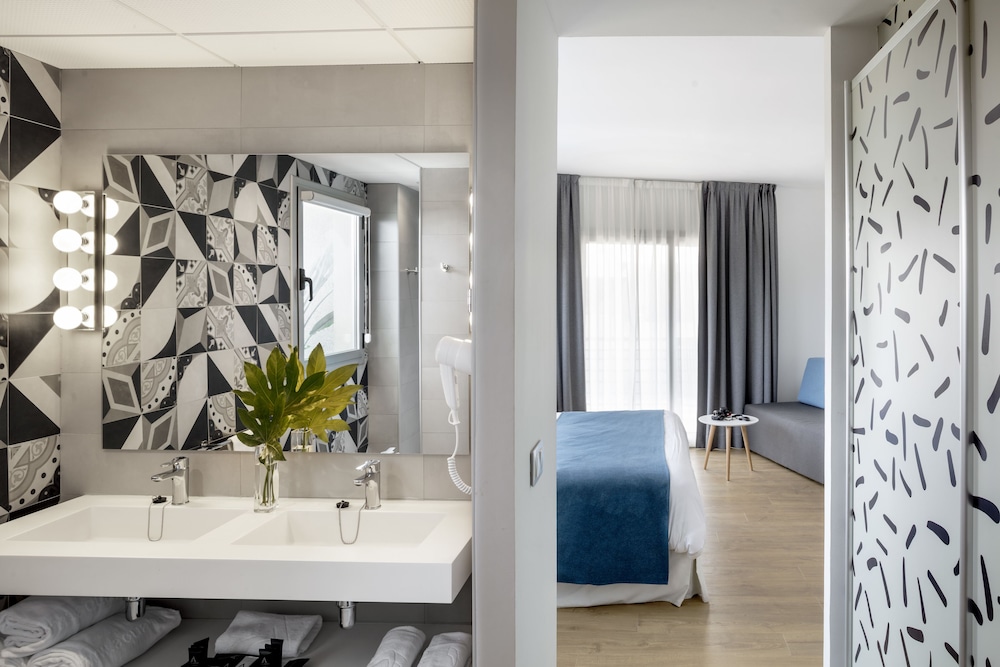 aqua hotel onabrava and spa