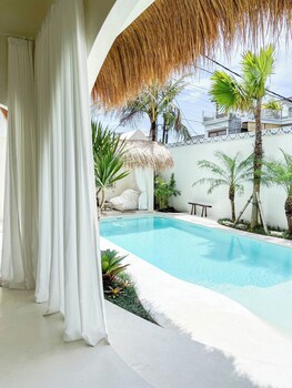 Cala Blanca,,4 star