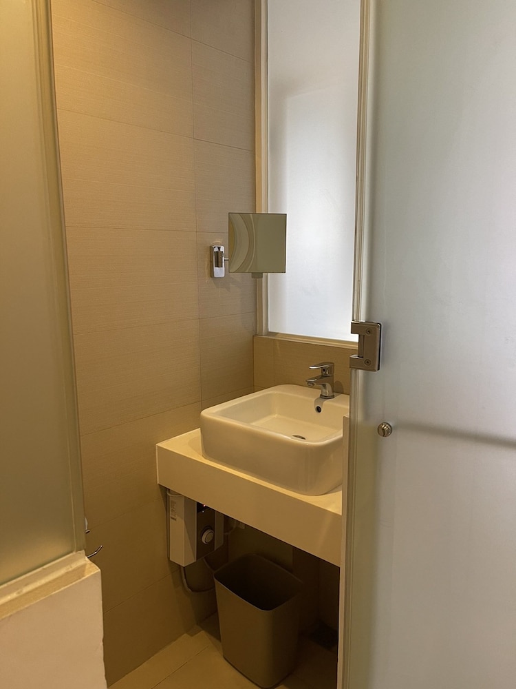 wow budget hotel cubao