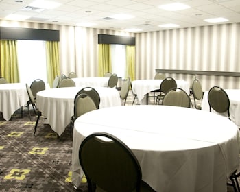 hampton inn by hilton leesville fort johnson