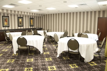 hampton inn by hilton leesville fort johnson