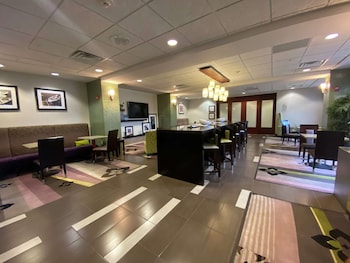 hampton inn by hilton leesville fort johnson