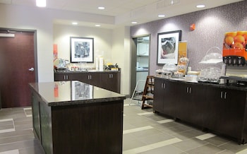 hampton inn by hilton leesville fort johnson