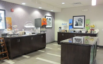hampton inn by hilton leesville fort johnson