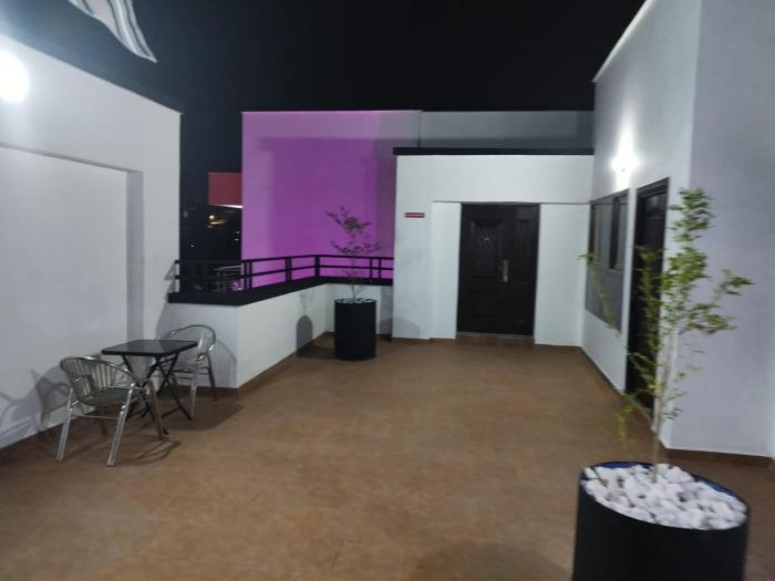 spacious and outstanding 3 bed furnished apartment