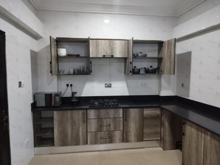 spacious and outstanding 3 bed furnished apartment