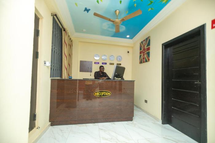 spacious and outstanding 3 bed furnished apartment