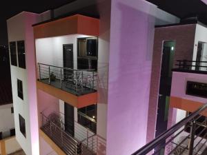 spacious and outstanding 3 bed furnished apartment
