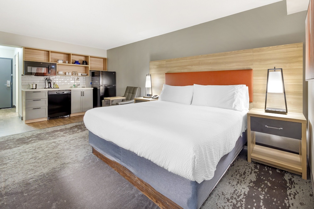 candlewood suites roanoke airport an ihg hotel