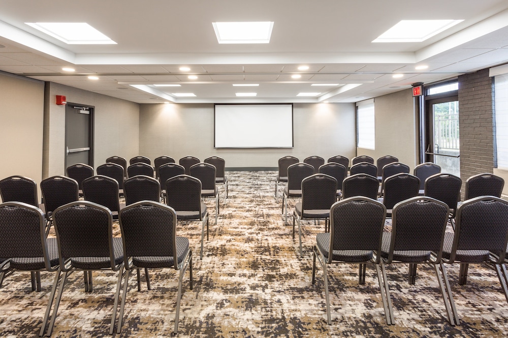 candlewood suites roanoke airport an ihg hotel