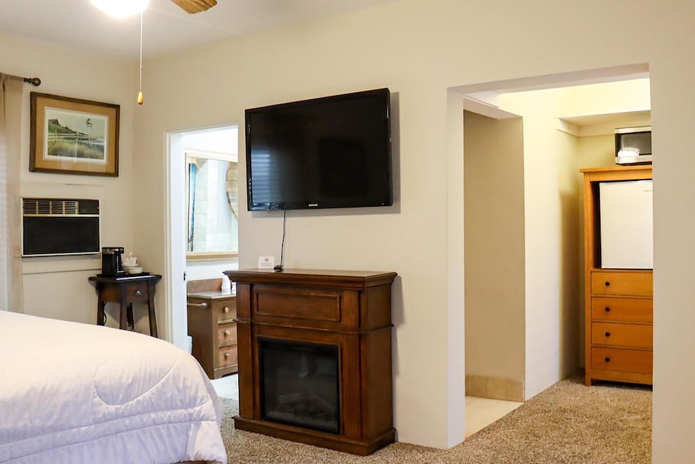 the bonnie inn unit 5 with breakfast nook