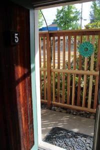 the bonnie inn unit 5 with breakfast nook