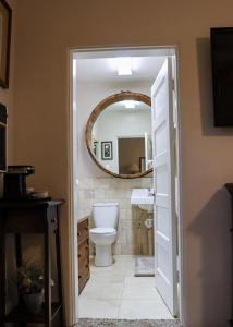 the bonnie inn unit 5 with breakfast nook