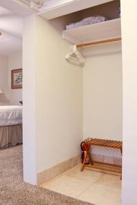 the bonnie inn unit 5 with breakfast nook