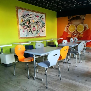 Cit'hotel Design Booking,10 Allee Louis Tillet,2 star