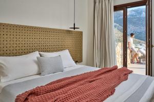 voya sifnos mindful stay