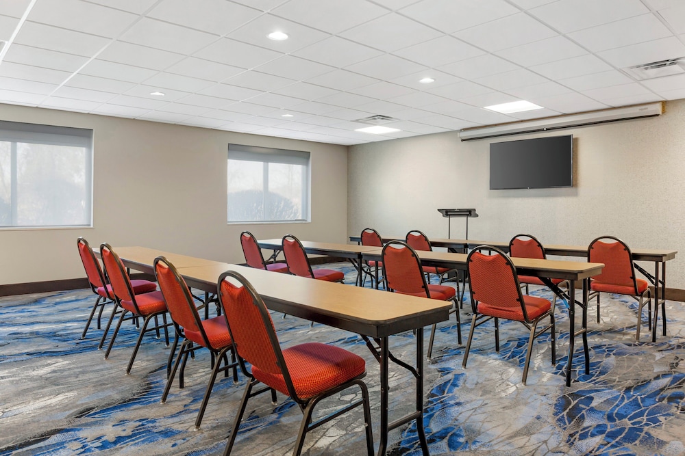 holiday inn express hotel and suites hillview by ihg