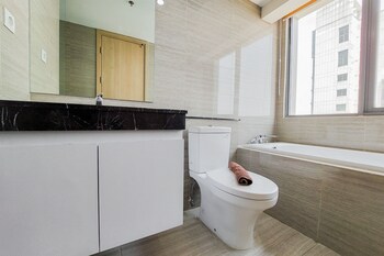 spacious and lavish 3br at hillcrest house apartment