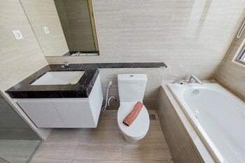 spacious and lavish 3br at hillcrest house apartment
