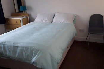 Homely 3-Bed House In Manchester,,3 star