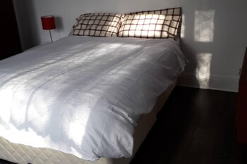 Homely 3-Bed House In Manchester,,3 star