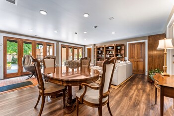 The Inn On Market,,3 star