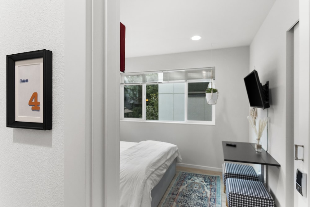 ballards sweet suites