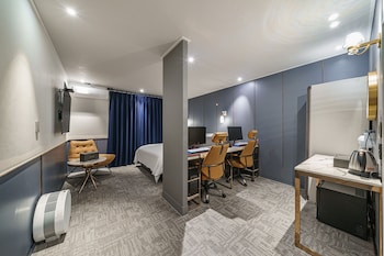 brown dot hotel geomdan